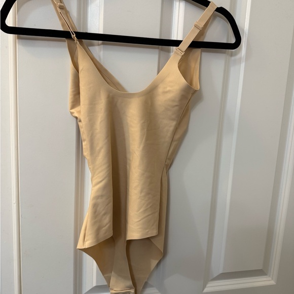 NWT SKIMS Body Unlined Plunge Thong Bodysuit in Small color Sand - Picture 4 of 5